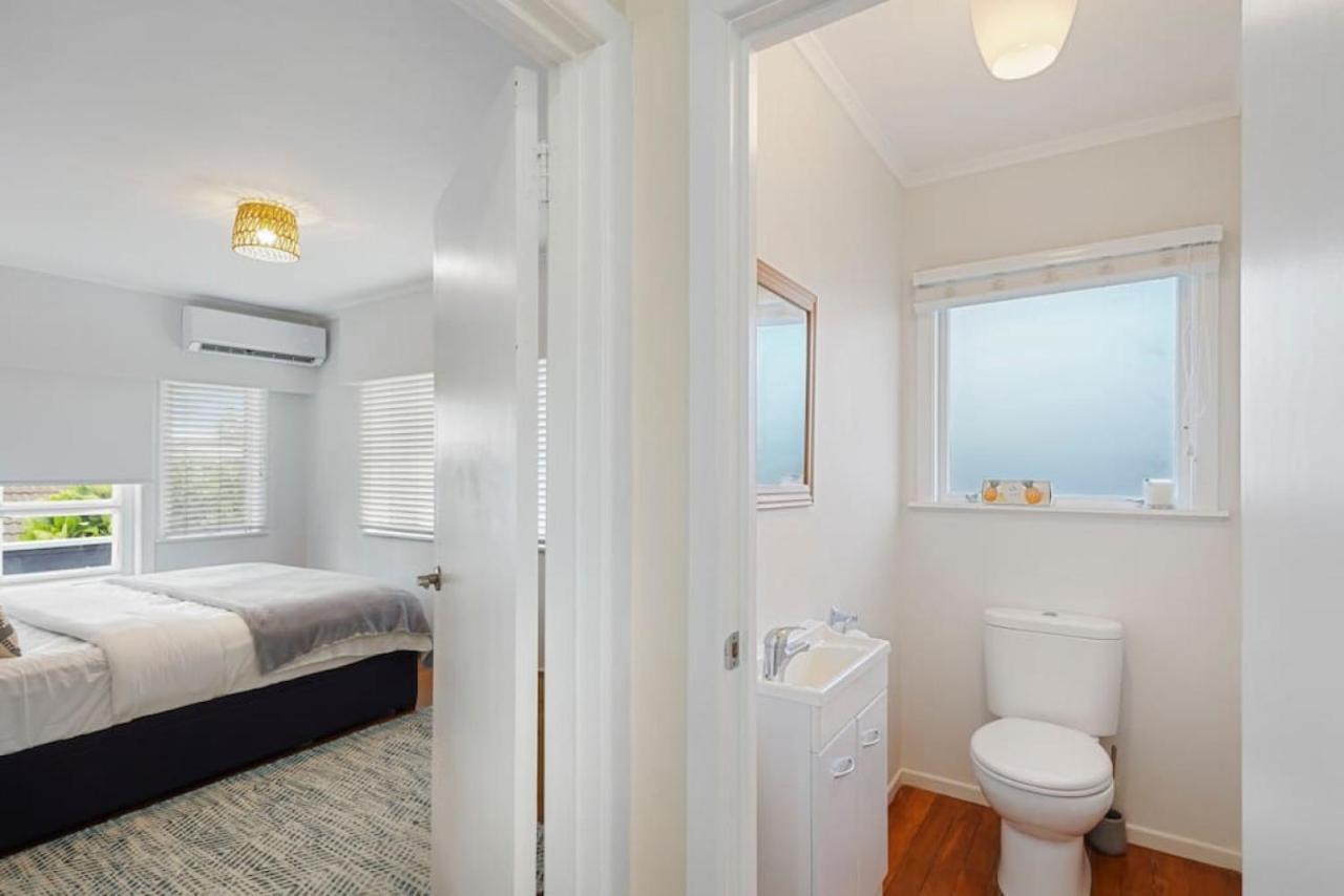 Amazing Home By Beach - Fully Aircon-Ed - Wifi Auckland Exterior photo